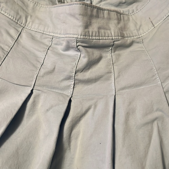 Light blue cheer style pleated miniskirt with back zip and button - Picture 2 of 7